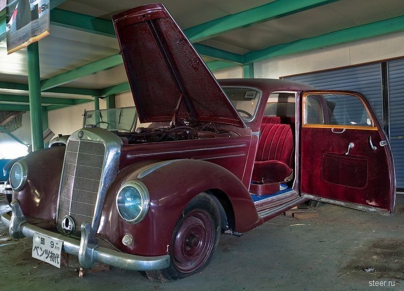 Заброшенный автомобильный музей в Японии