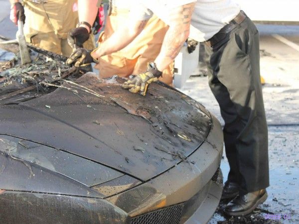 Lamborghini Gallardo сгорел дотла из-за проблем в моторном отсеке