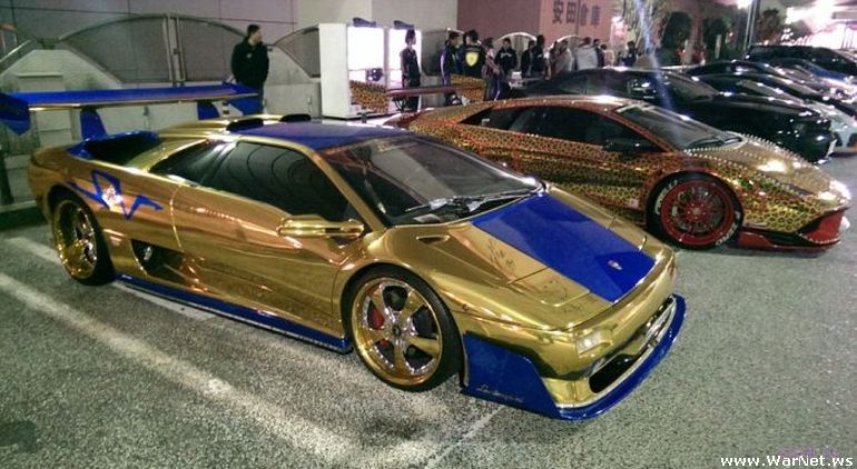 В Токио прошел съезд владельцев уникальных суперкаров Lamborghini