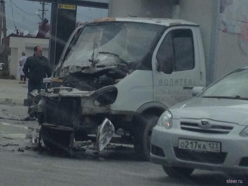 Страшная авария с неуправляемой фурой в Новороссийске