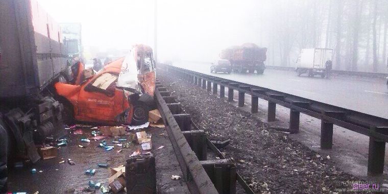 Из-за тумана 27 автомобилей столкнулись под Санкт-Петербургом