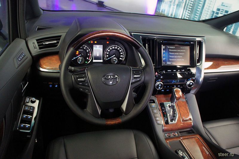 Новый Toyota Alphard будет прдаваться в России от 2 998 000 рублей