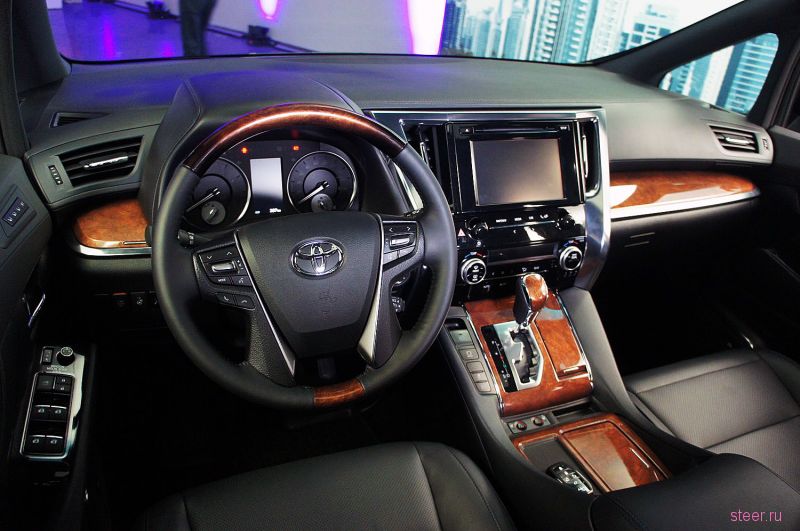 Новый Toyota Alphard будет прдаваться в России от 2 998 000 рублей