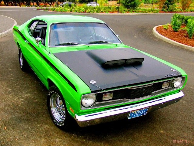 Отец с сыном самостоятельно восстановили легендарный Plymouth Duster 1971 года