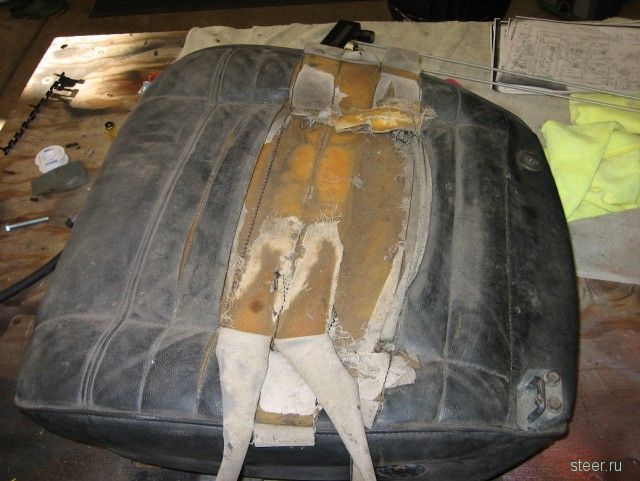 Отец с сыном самостоятельно восстановили легендарный Plymouth Duster 1971 года