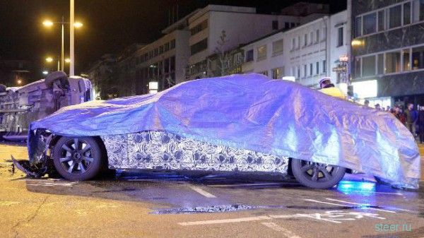 Прототип семерки BMW разбился о полицейскую машину