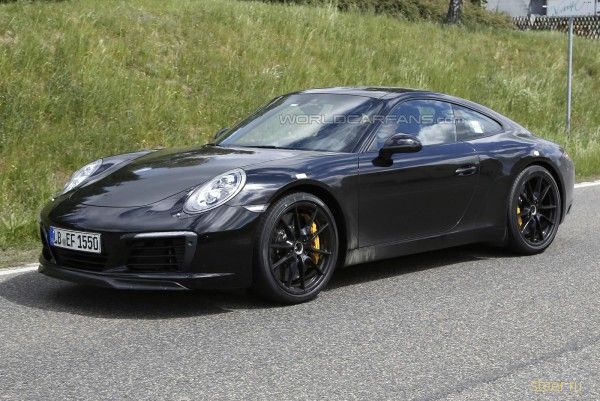 Первые фото нового Porsche 911 без камуфляжа