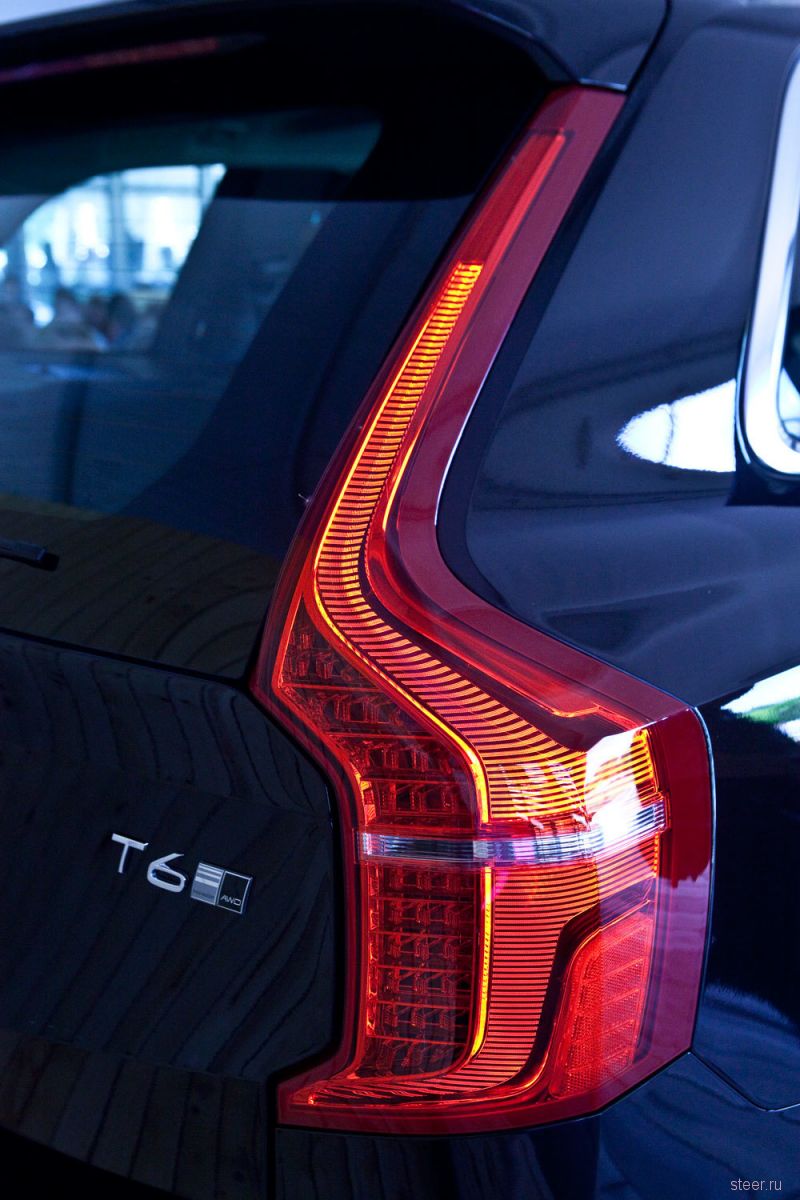Внедорожник Volvo ХС90 официально представлен в России: комплектации и цены