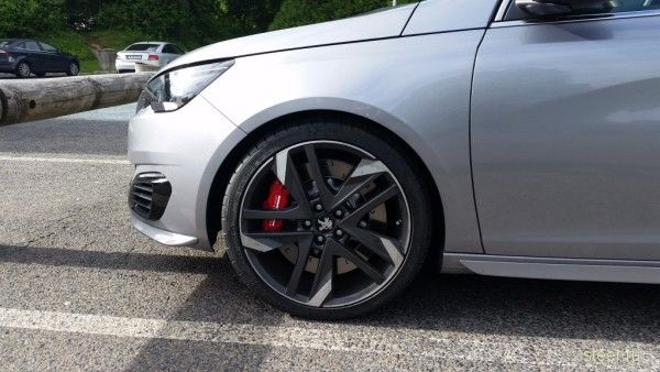 Первые фото Peugeot 308 GTI без камуфляжа