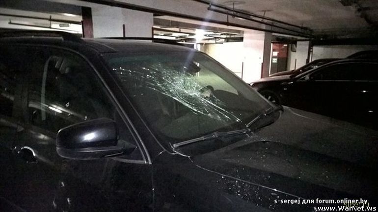 Ревнивая девушка по ошибке разбила чужой автомобиль