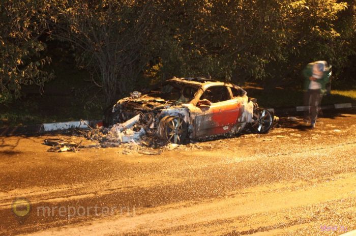 В Бирюлево сгорел спорткар Ferrari F430