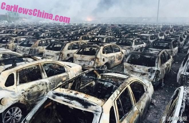 Взрыв в Китае уничтожил сотни новых импортных автомобилей