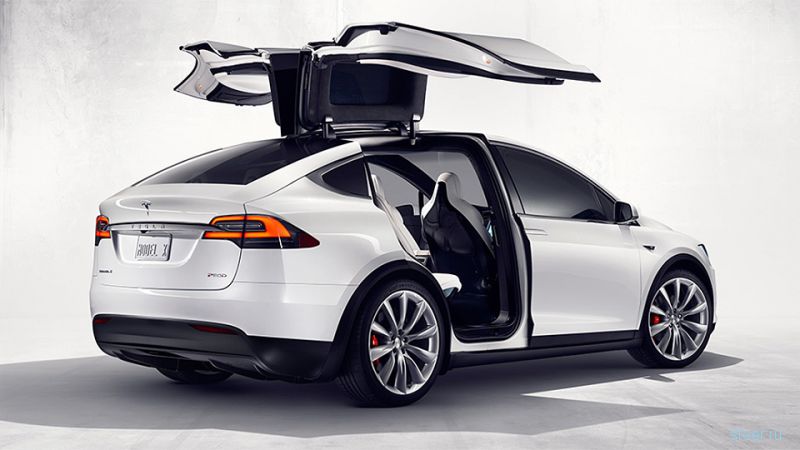 Самый доступный Tesla Model X оказался быстрее Porsche Cayenne GTS