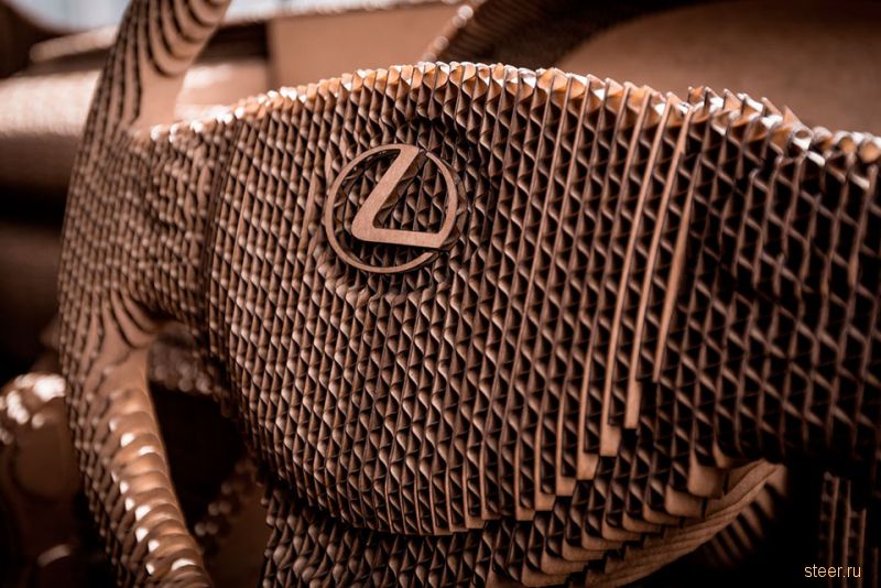Lexus создал полноценную реплику седана IS из картона