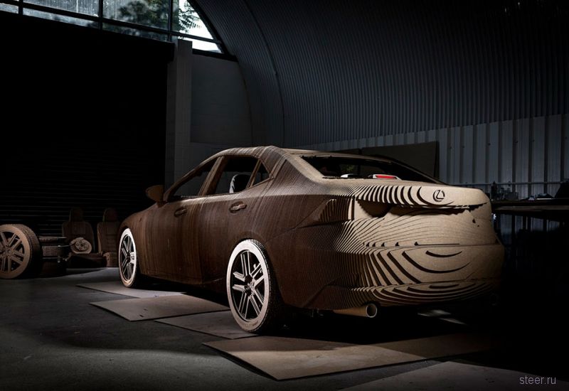 Lexus создал полноценную реплику седана IS из картона