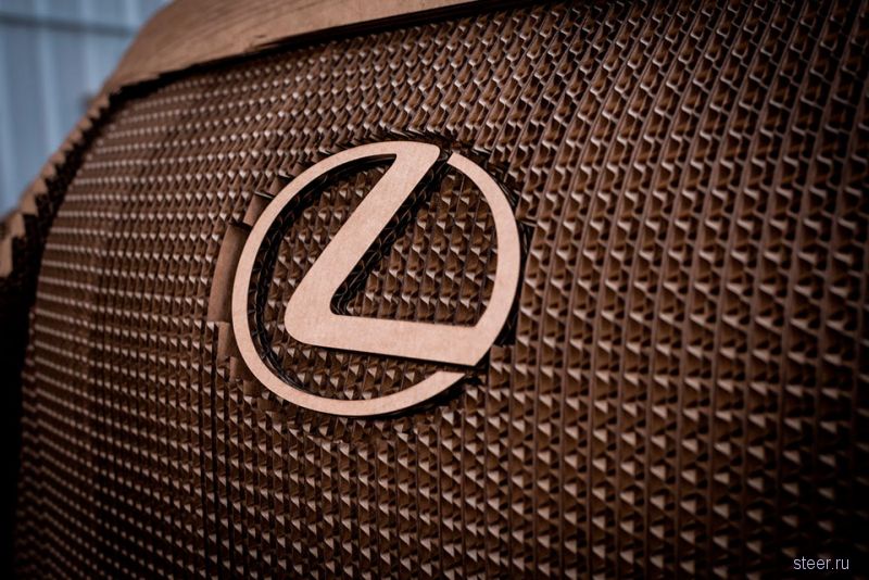 Lexus создал полноценную реплику седана IS из картона