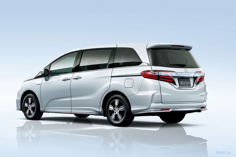 В Японии начались продажи гибридного минивэна Honda Odyssey