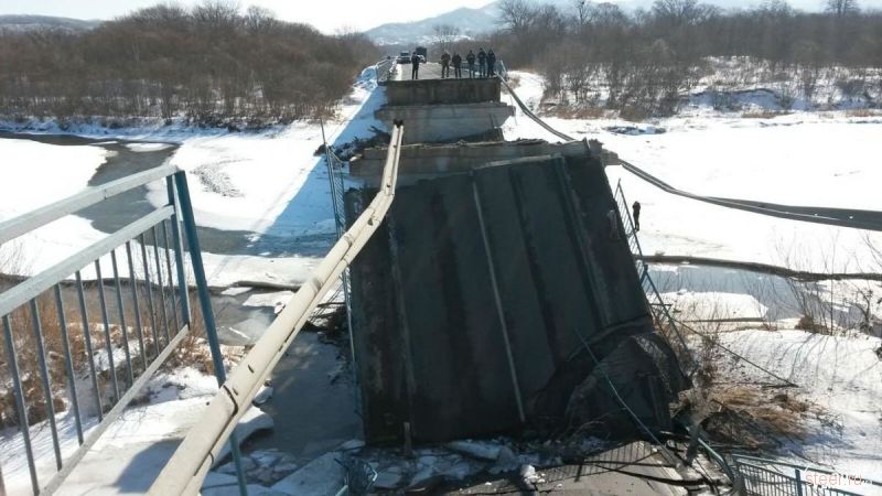 На трассе Владивосток—Находка рухнул мост