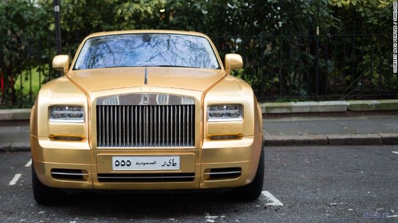 Молодой житель Саудовской Аравии ездит по Лондону на четырех золотых машинах