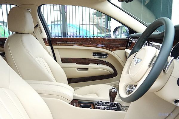 Bentley Mulsanne Елизаветы II выставили на продажу за 285,5 тысячи долларов