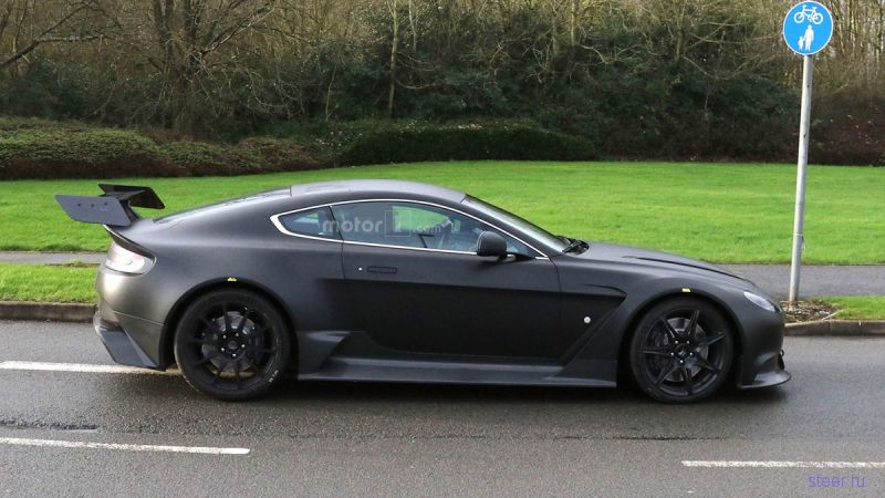 Первые фото гоночного Aston Martin Vantage