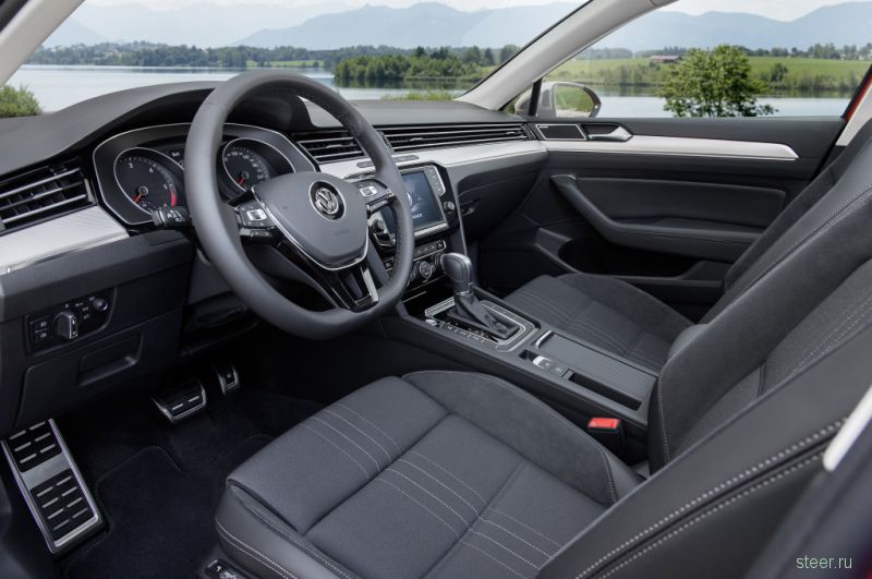 Универсал VW Passat поступил в продажу по цене от 1,76 млн рублей