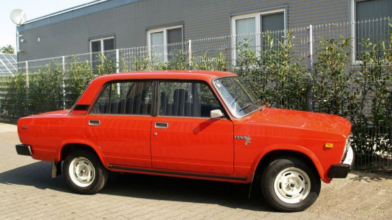 Немецкую LADA 2105 1992 года с пробегом 32 километра продают за 7000 евро