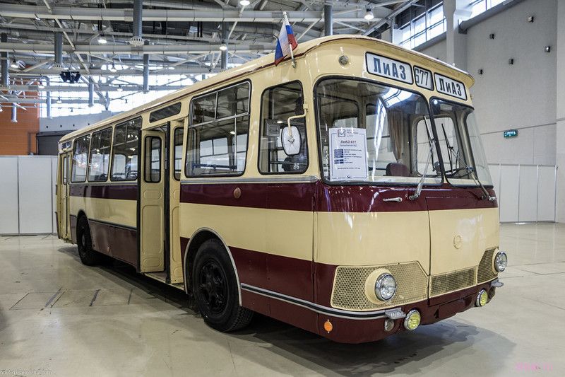 ЛиАЗ 677 : шедевр советского промдизайна