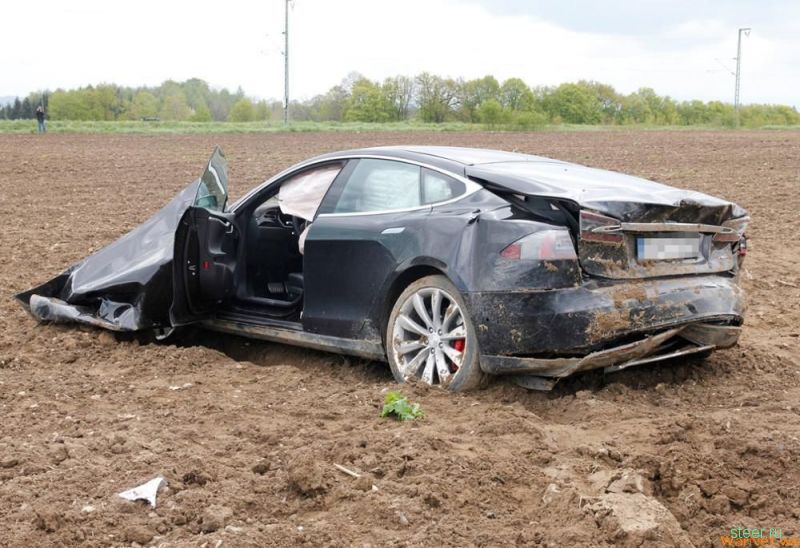 Подростки попали в жуткое ДТП на Tesla Model S
