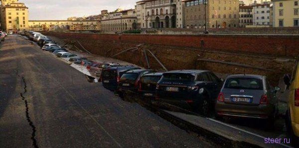 Во Флоренции 20 машин провалились под землю