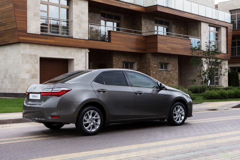 Toyota представила обновленную Corolla