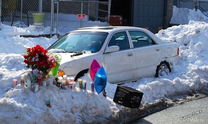 Пока отец чистил снег, мама и двое детей умерли в машине