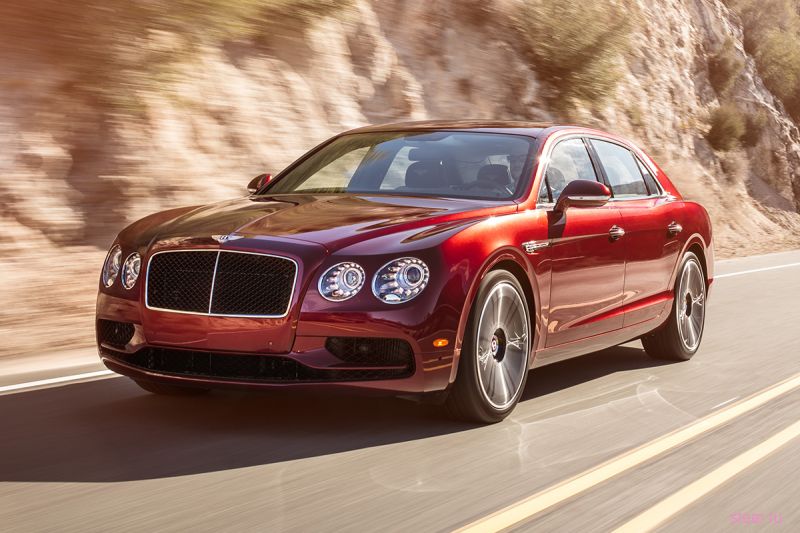 Bentley привезла в Россию самый мощный седан в мире