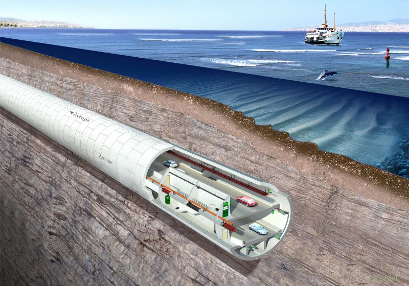 В Стамбуле открыли первый автомобильный тоннель под Босфором