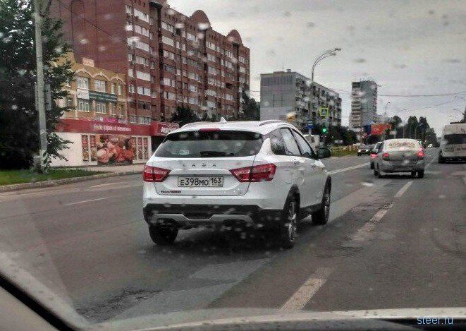 Серийную Lada Vesta SW Cross заметили на дорогах Тольятти