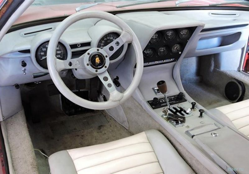 Lamborghini Miura, простоявшую в гараже 46 лет, продадут за 1,5 миллиона долларов