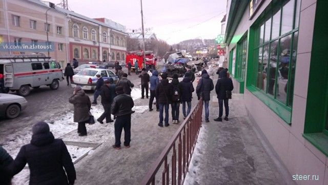 В СМИ появились первые кадры с места смертельного ДТП под Челябинском