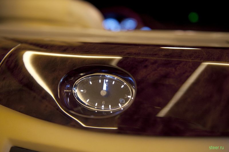 Уникальный экспериментальный лимузин «ЗИЛ Монолит» продают за 70 млн руб.