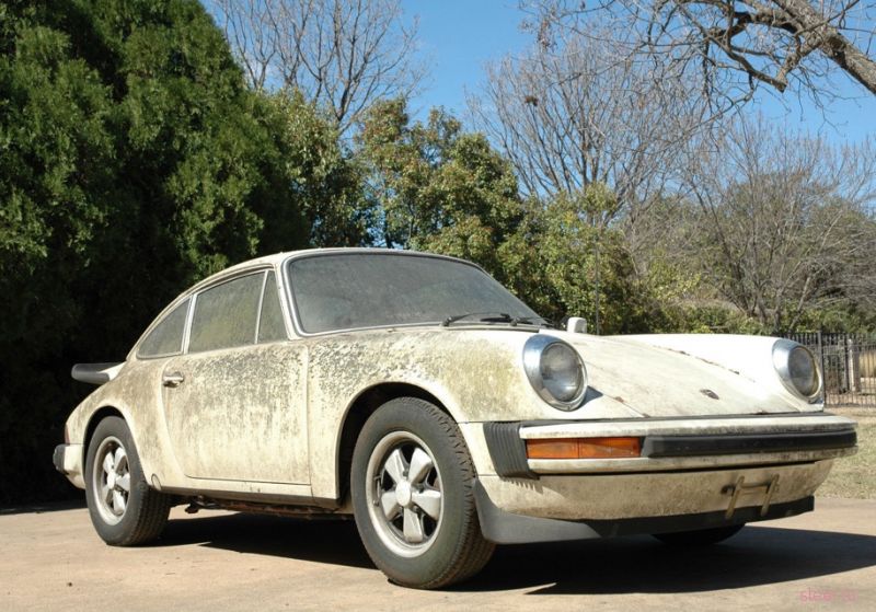 Забытый Porsche, который покрылся мхом и водорослями, продают за 19 тысяч долларов