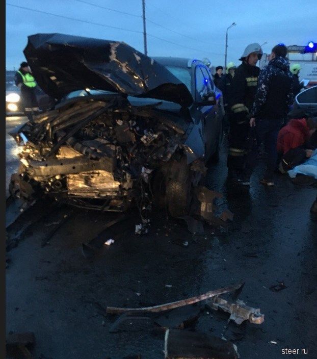 Стритрейсеры на BMW влетели в лоб Volvo... Гонки на 150 км/ч завершились смертью двух человек