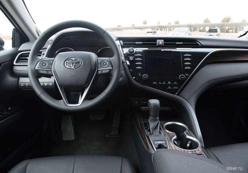 Объявлены комплектации и рублевые цены на новую Toyota Camry