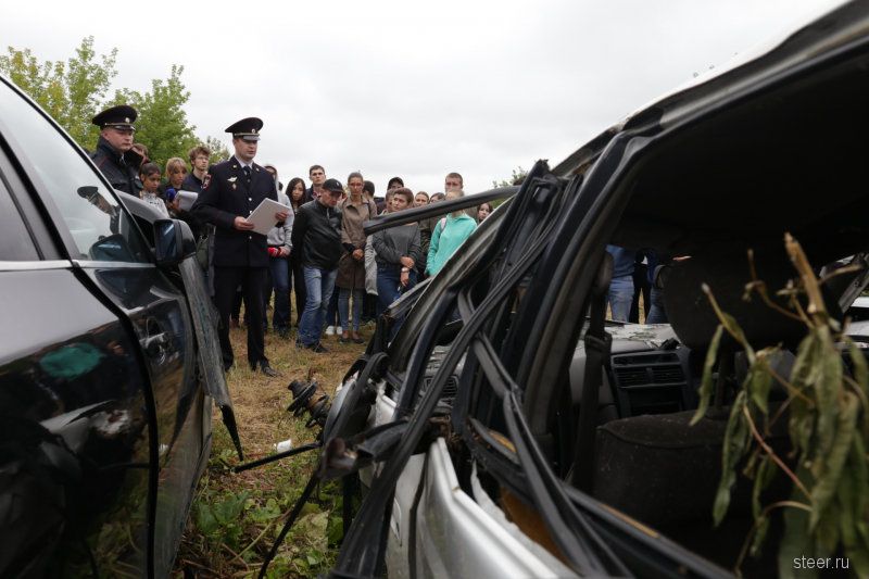 В Иркутске полиция организовала выставку разбитых автомобилей
