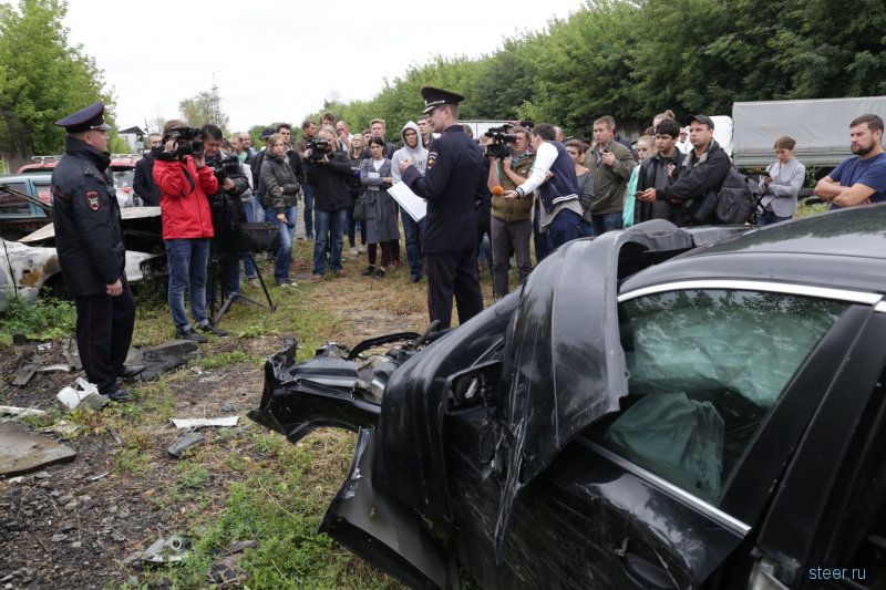 В Иркутске полиция организовала выставку разбитых автомобилей