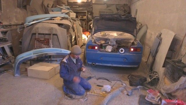 Парень превратил BMW 3-серии в Москвич-2140 в своём гараже