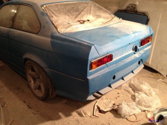Парень превратил BMW 3-серии в Москвич-2140 в своём гараже