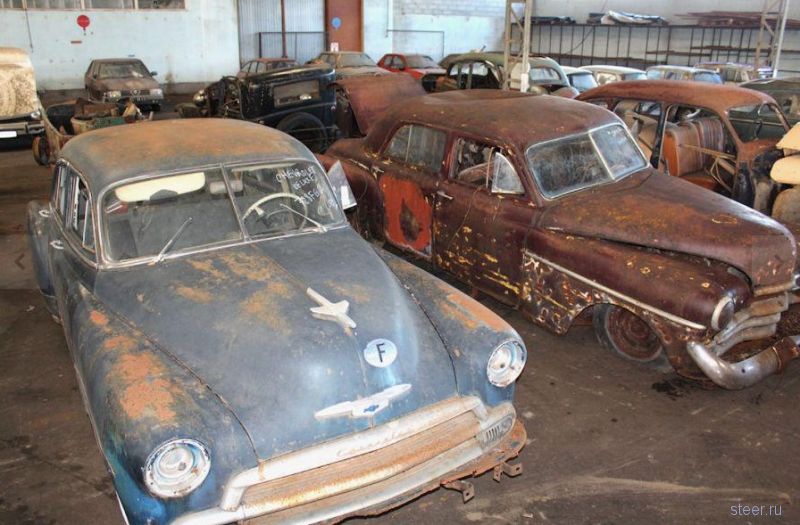 80 заброшенных коллекцилонных авто нашли в сарае