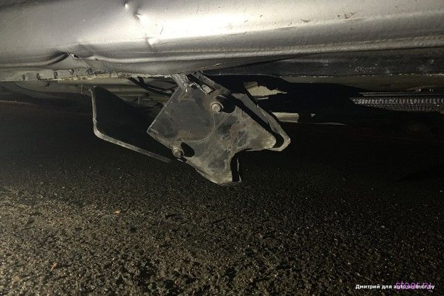 Не страховой случай: на трассе М1 кузов пробил металлический предмет. 