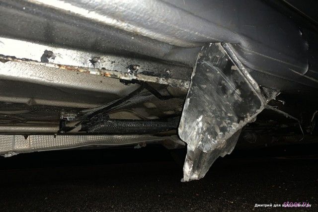 Не страховой случай: на трассе М1 кузов пробил металлический предмет. 