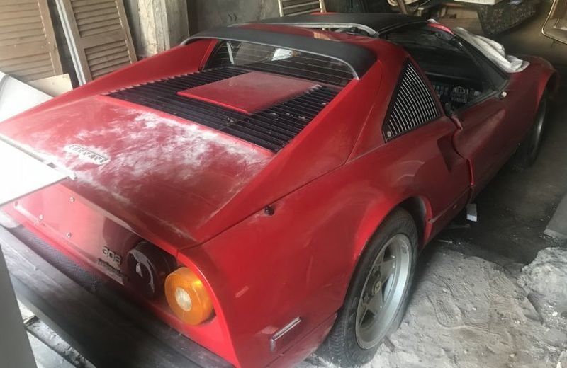 Купил дом вслепую, а в гараже оказался Ferrari 1984 года выпуска