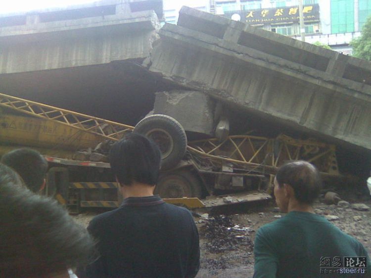 Обрушение автомоста в Китае (фото)
